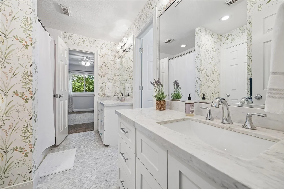 Photo of 4256 Sunset Boulevard