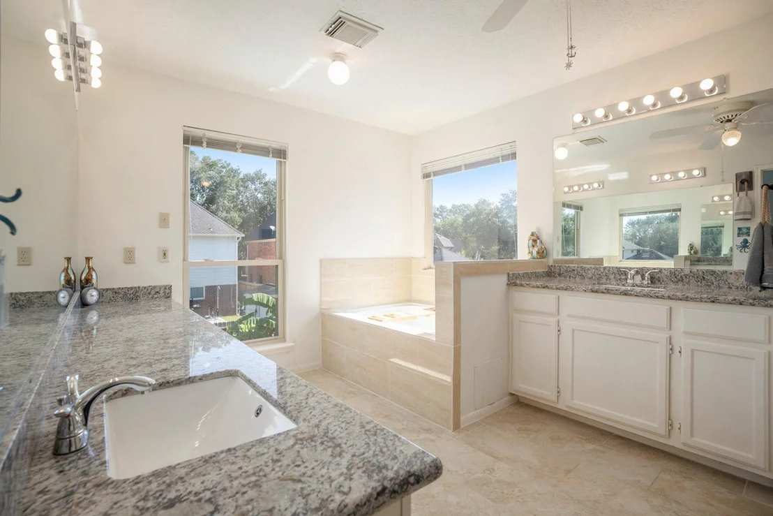 Photo of 1003 Glenview Drive