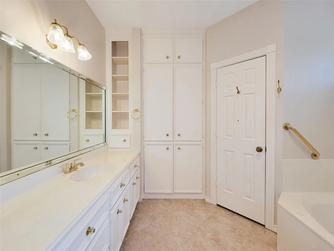 Photo of 5810 Glenmere Lane