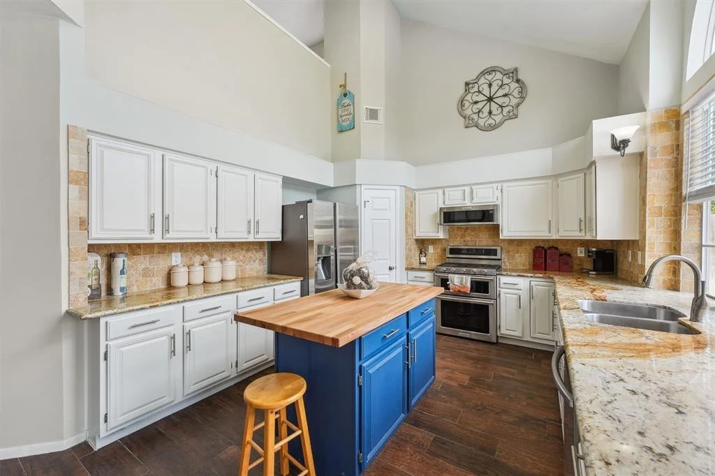 Photo of 16023 Lakestone Drive