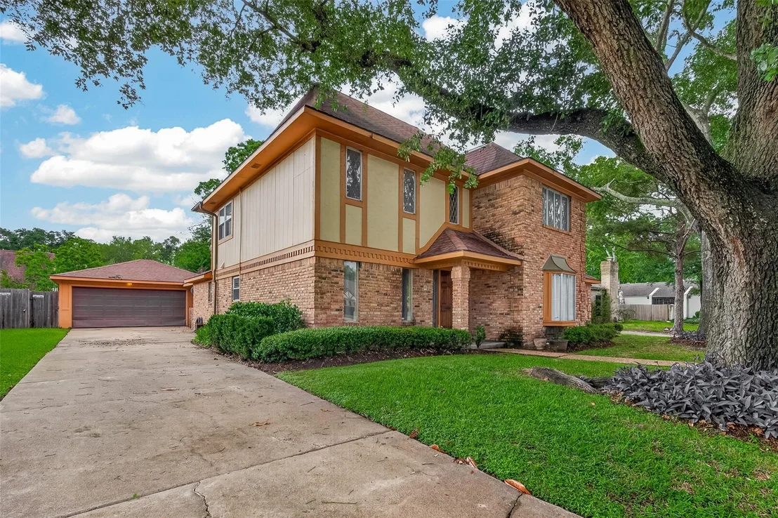Photo of 6210 Claridge Drive