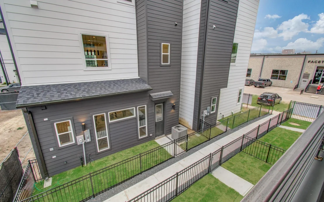 Photo of 3028 Lamar Street