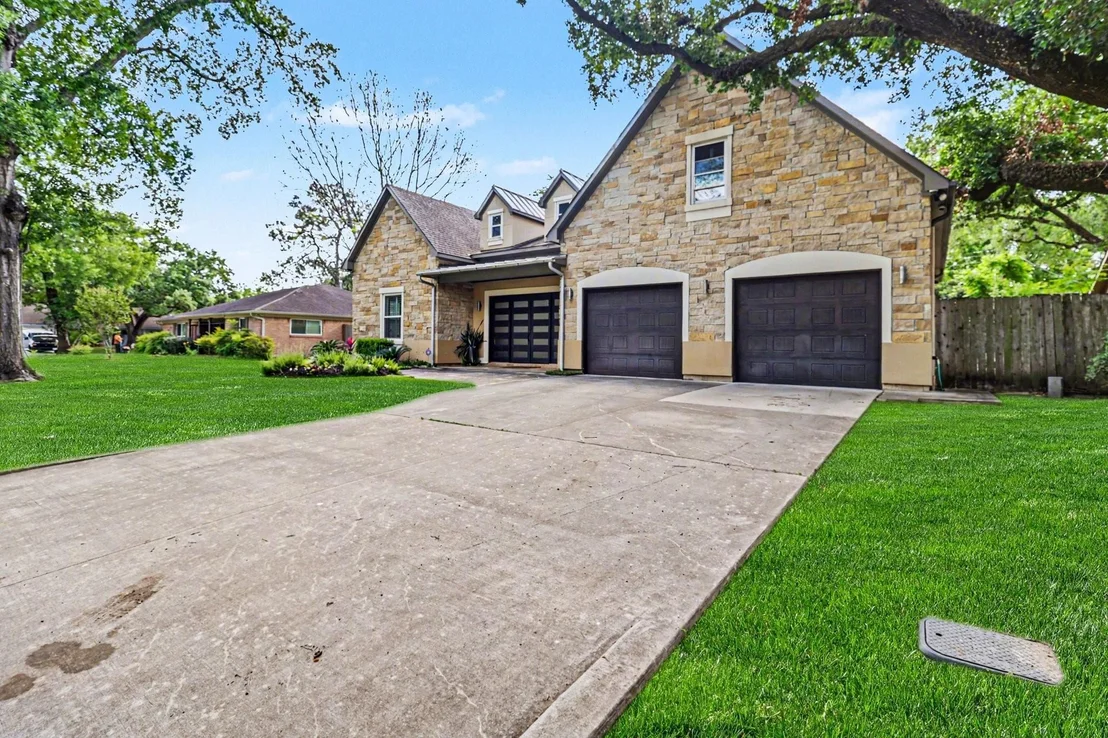 Photo of 9507 Meadowglen Lane