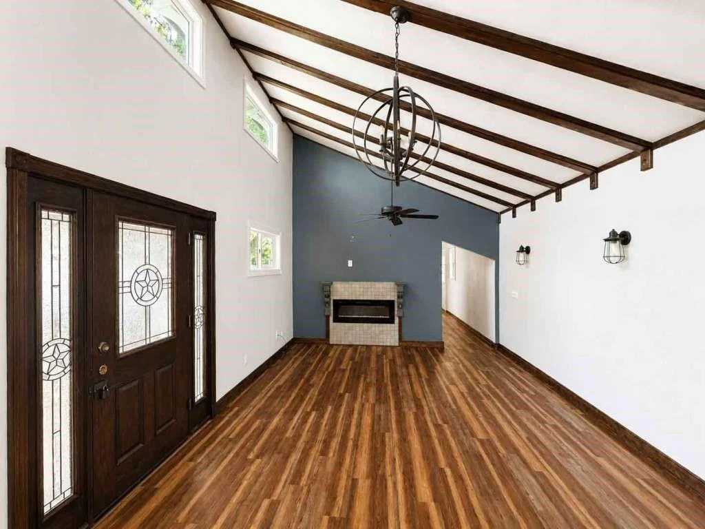 Photo of 108 W 9th Street