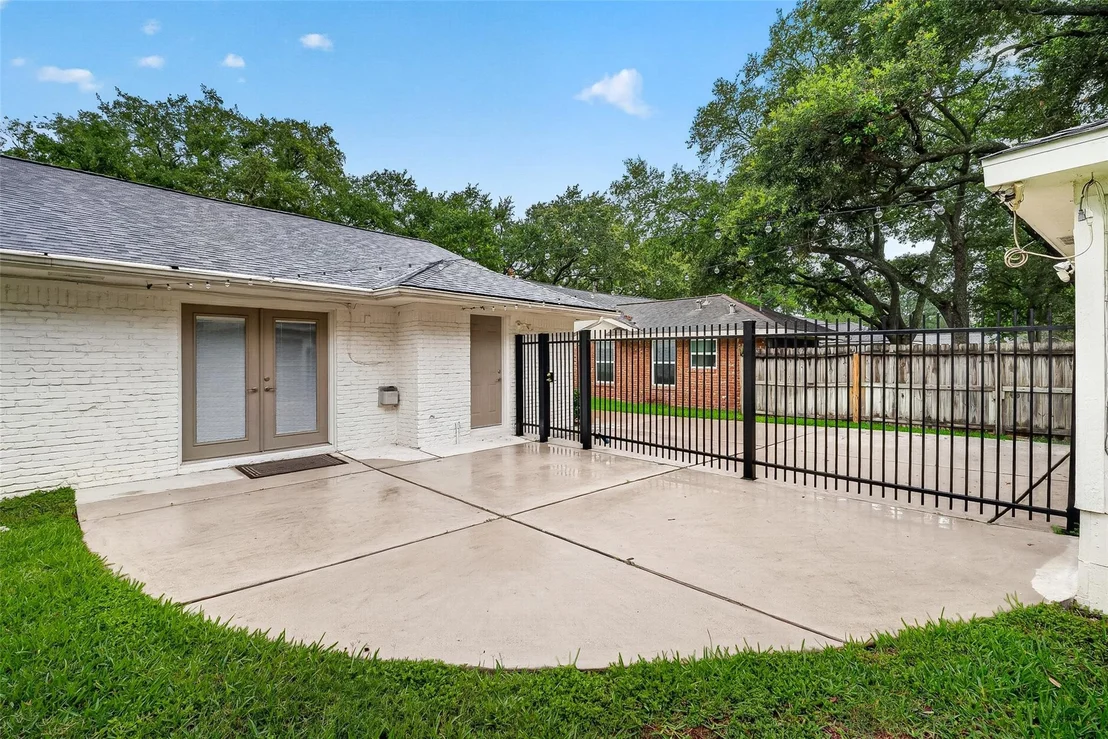 Photo of 5006 Creekbend Drive