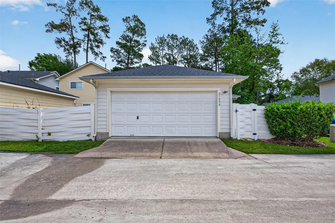 Photo of 21090 Aldens Oak