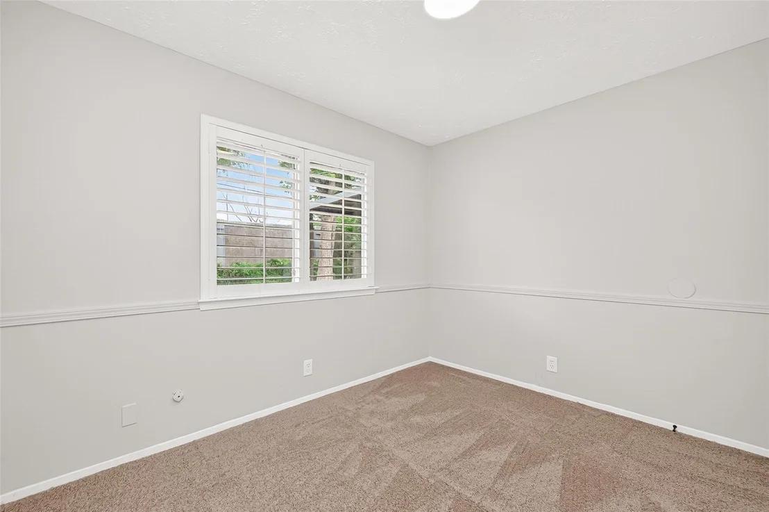 Photo of 18611 Spinney Lane Drive
