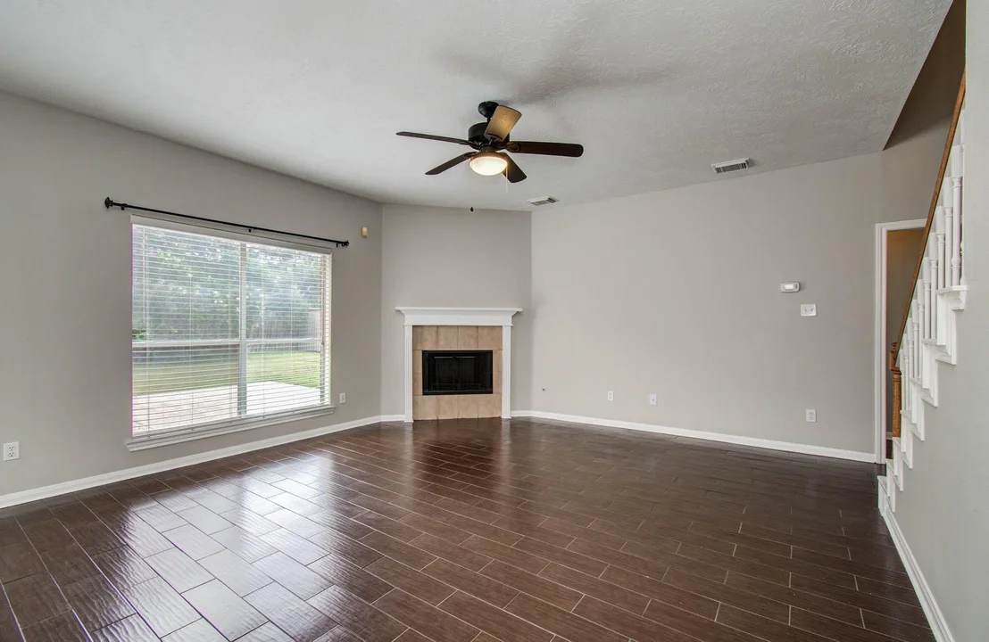 Photo of 911 E Hampton Drive