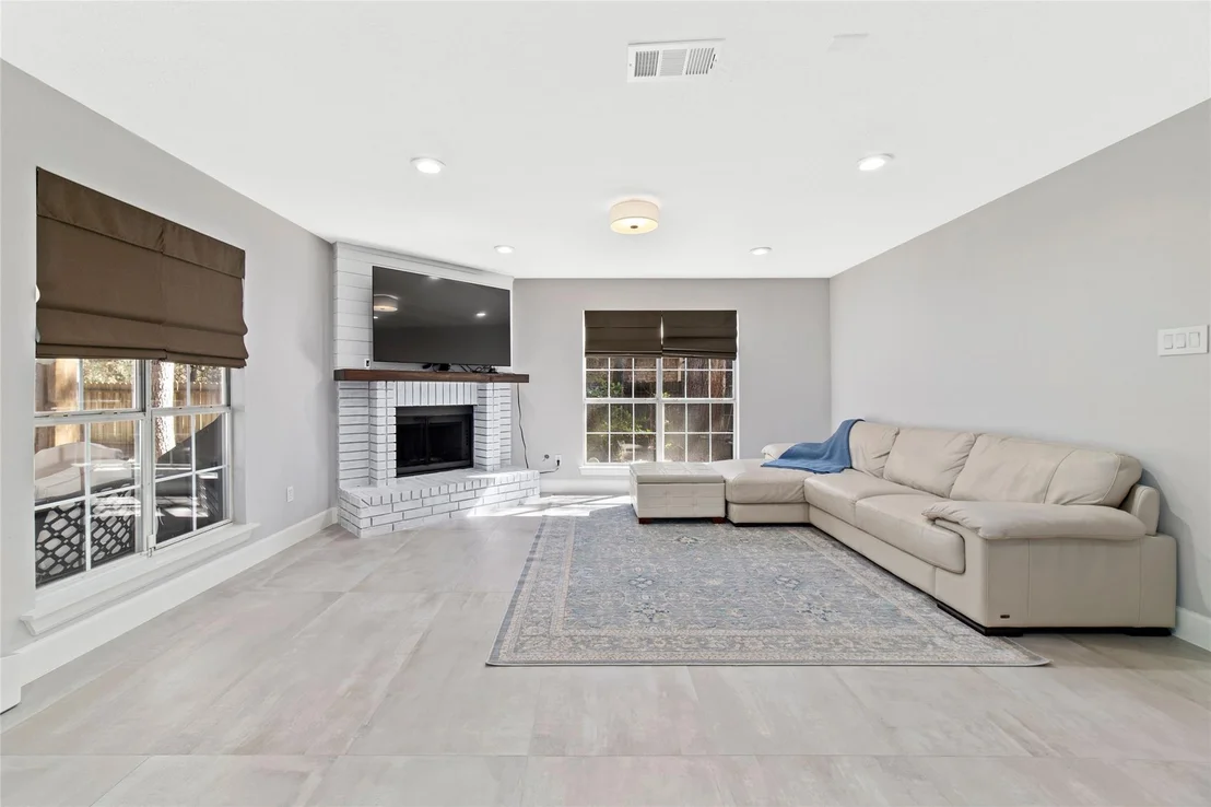 Photo of 183 N Village Knoll Circle
