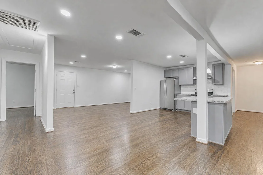 Photo of 907 Whitaker Avenue