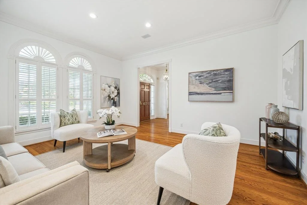 Photo of 2537 Addison Road