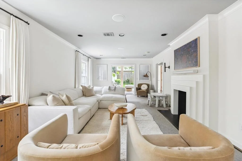 Photo of 2911 Sunset Boulevard