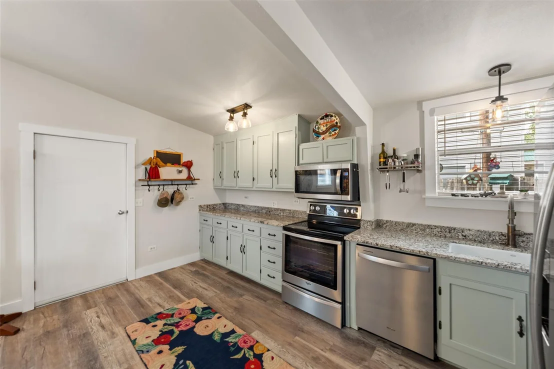 Photo of 1402 County Road 243