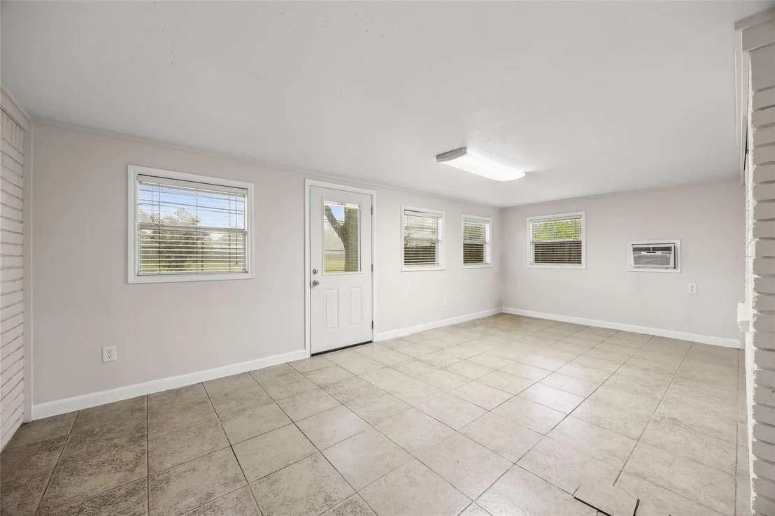 Photo of 1607 Buescher Drive