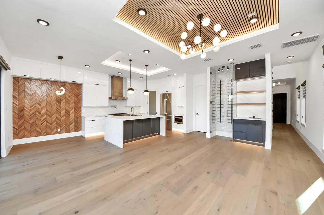 Photo of 615 Rolling Oaks