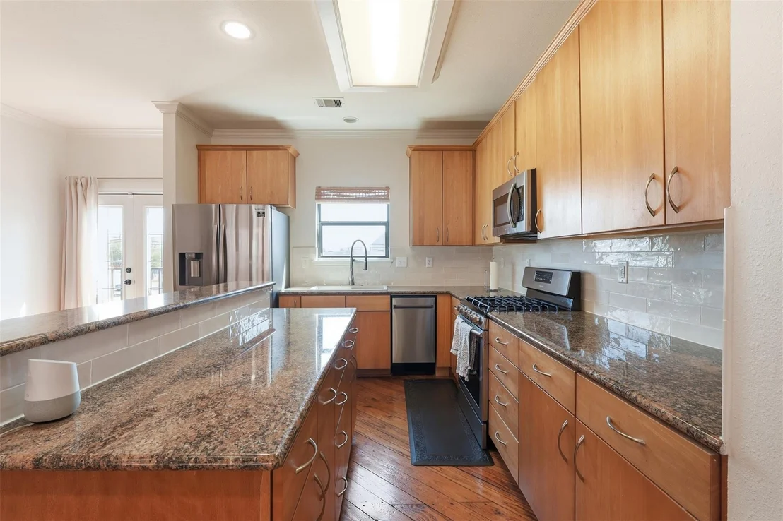 Photo of Unit D at 2424 Navigation Boulevard