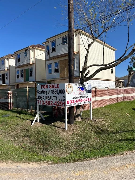 Photo of 2206 Hoskins Drive