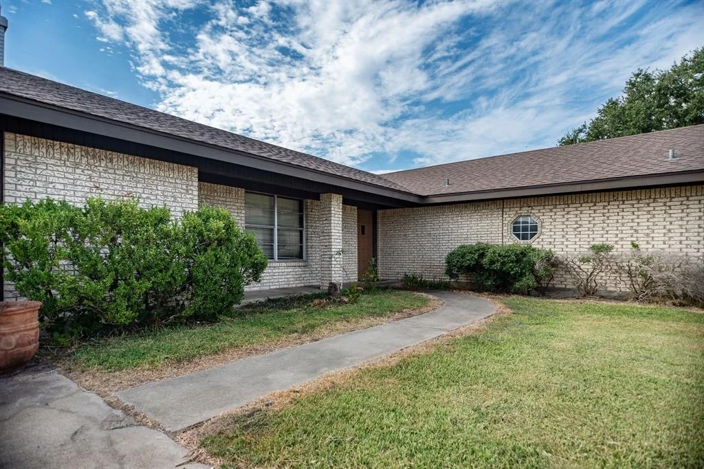 Photo of 587 Seakist Road