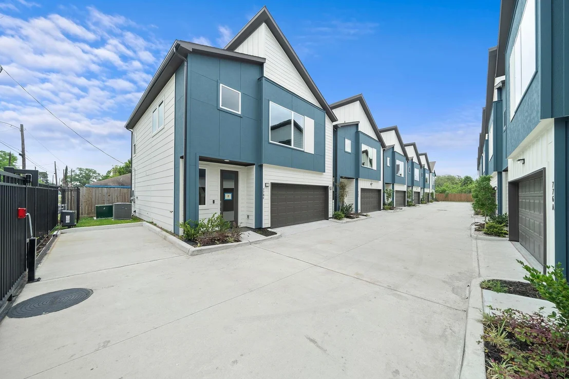 Photo of 8320 Curry Road