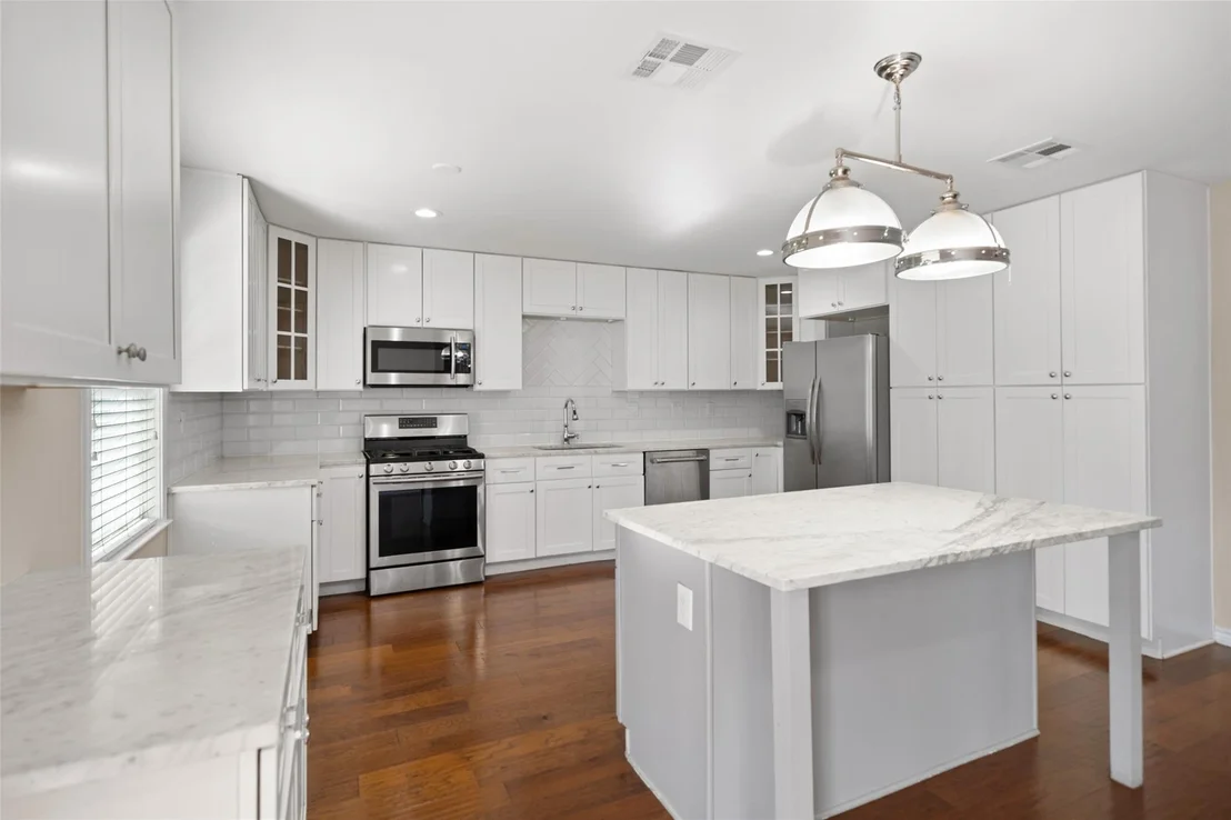 Photo of 5203 Chantilly Lane