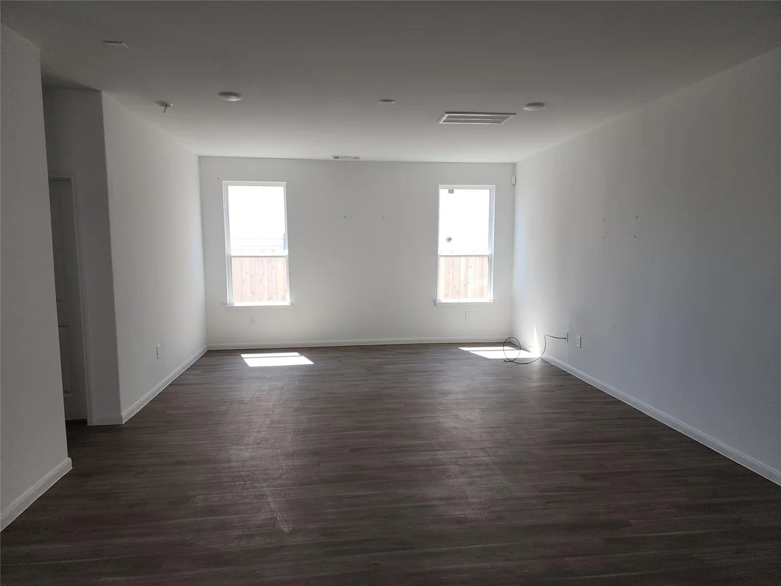 Photo of 25812 Hedgerow Drive