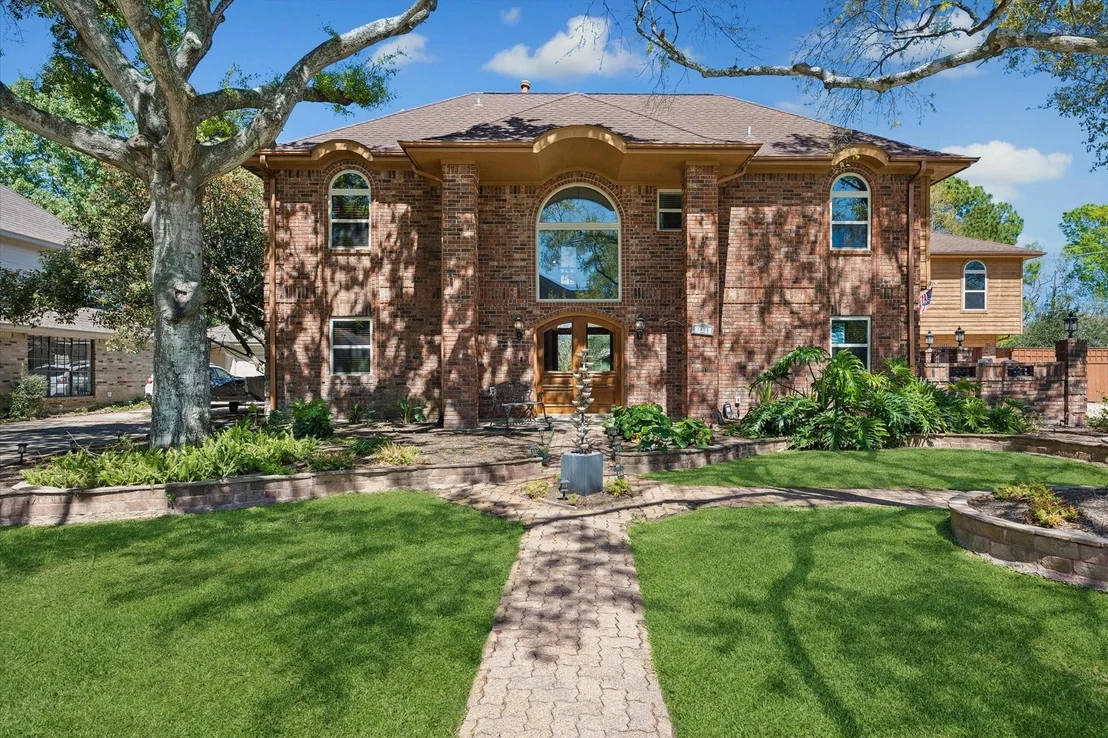 Photo of 1835 Raintree Circle