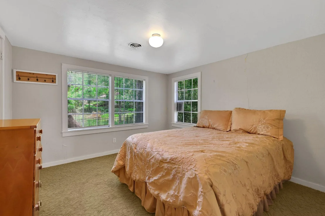 Photo of 151 Lakeview Circle