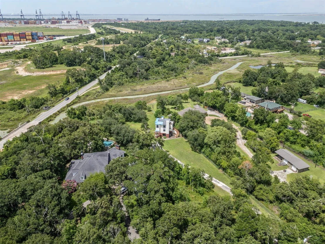 Photo of 570 Surf Oaks Drive