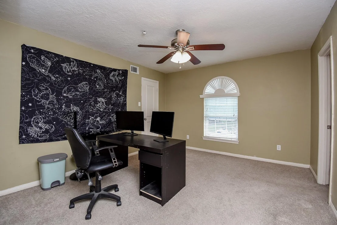 Photo of 426 Longview Drive