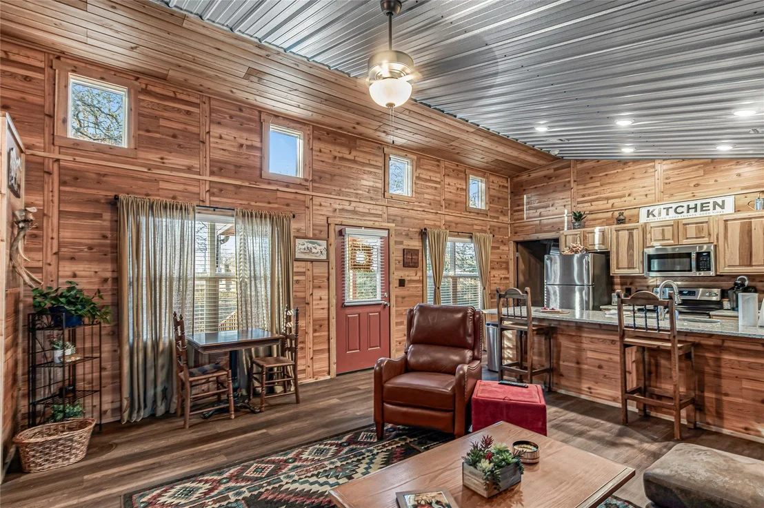 Photo of 515 Lakeview Lane