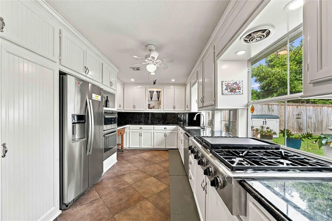 Photo of 6002 Saxon Drive