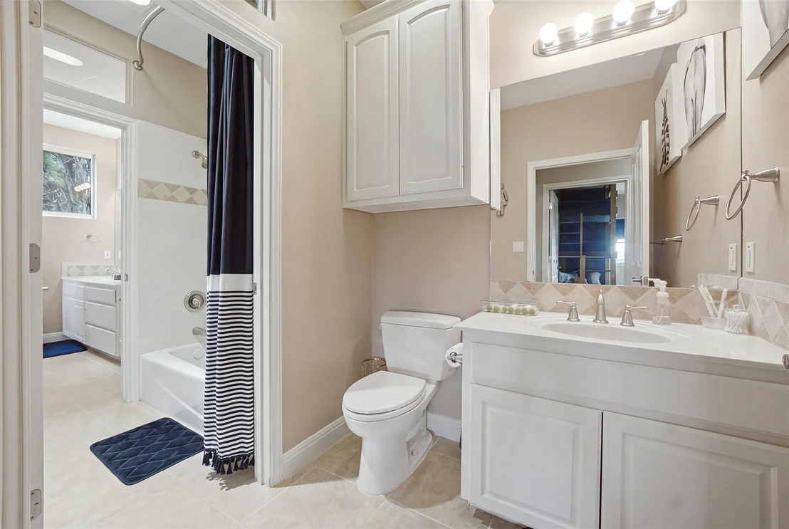 Photo of 6103 Lakeshore Drive