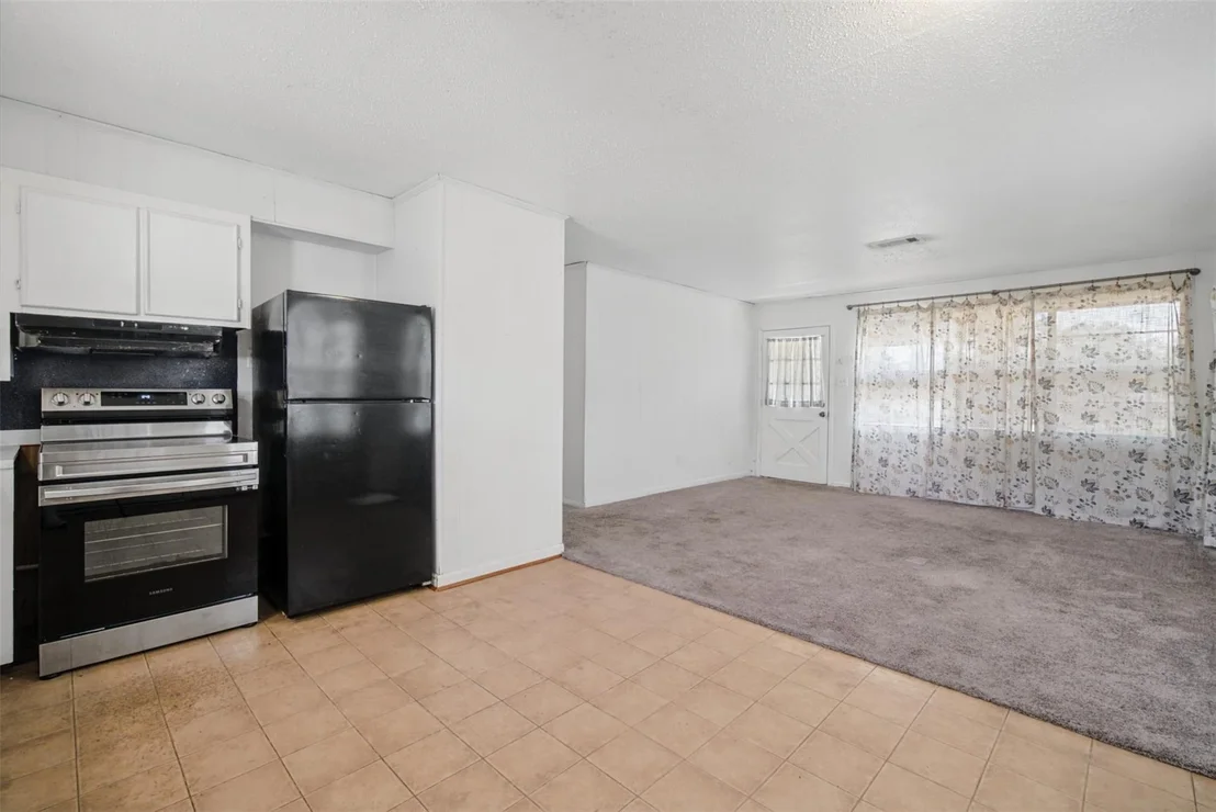 Photo of 384 Lakeview Drive