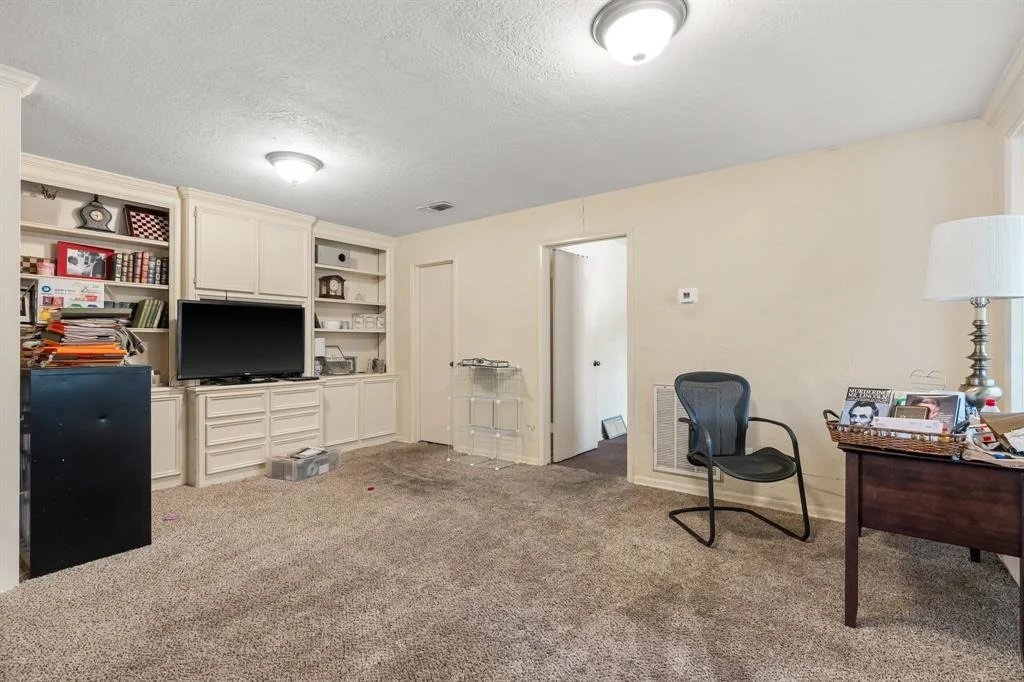 Photo of 323 Laura Lane