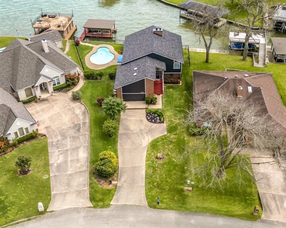 Photo of 1022 Lake View Drive