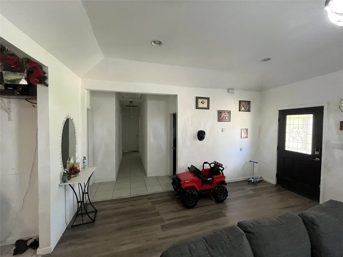 Photo of 925 Lear Street