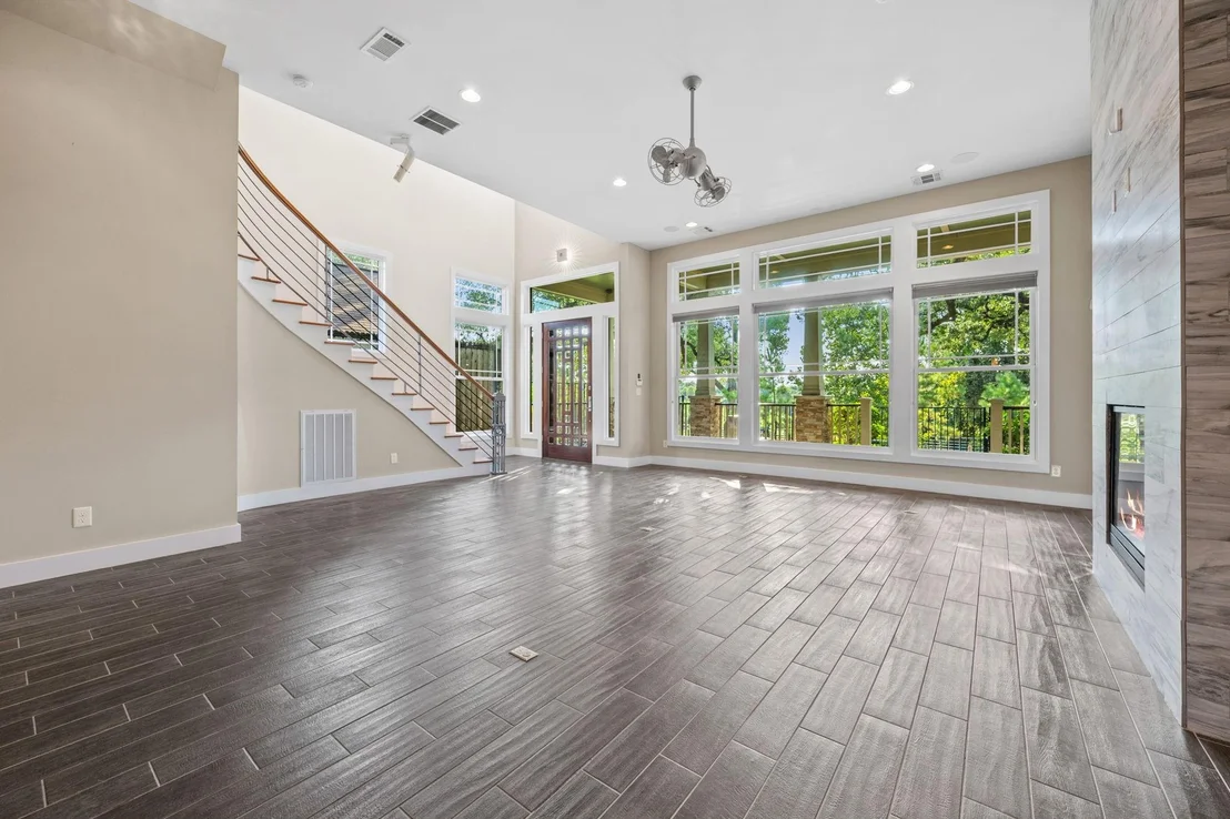 Photo of 2120 White Oak Drive