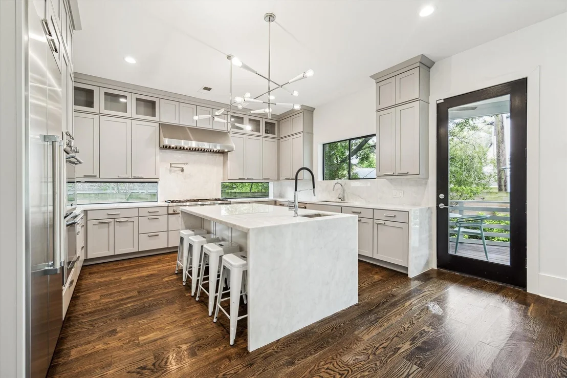 Photo of 1010 Waltway Drive