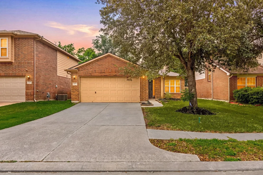 Photo of 17739 Barton Point Lane
