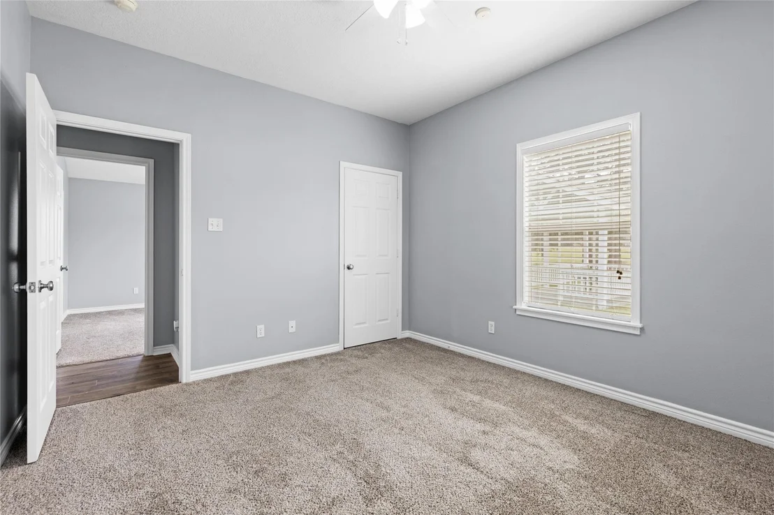 Photo of 140 Meadowview Drive
