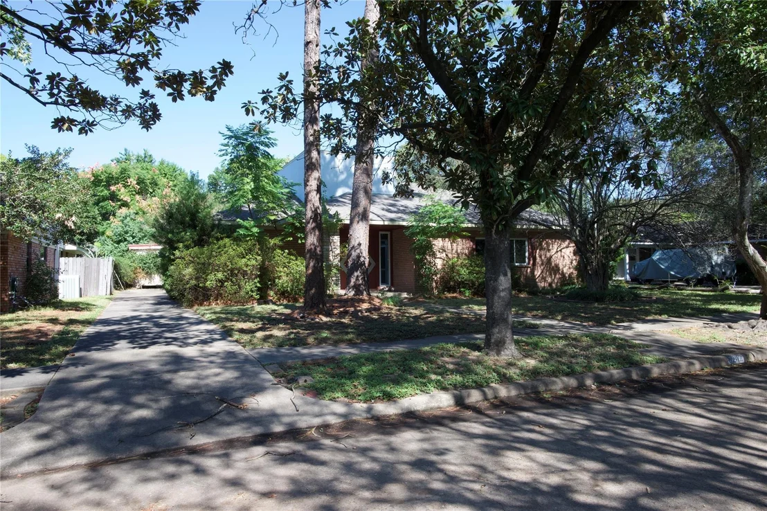 Photo of 5242 Grape Street
