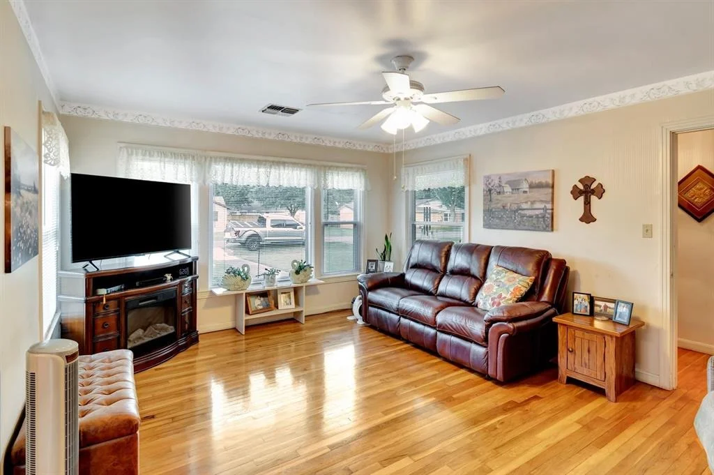 Photo of 820 Meadow Lane