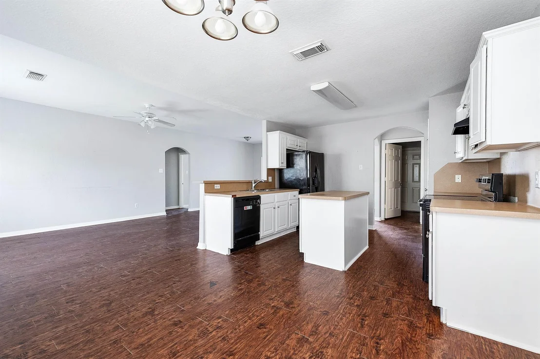 Photo of 220 Kellyn Court