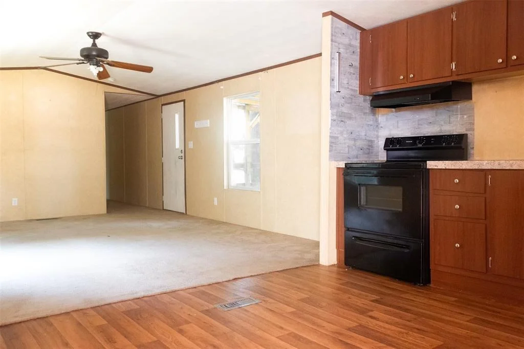 Photo of 8916 Lakeside Drive