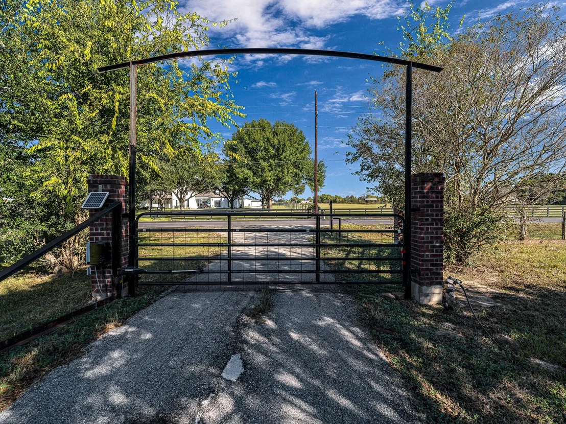Photo of 32601 Rogers Road