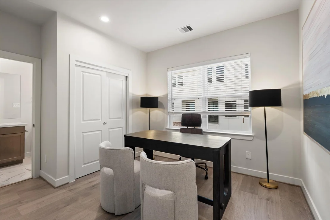 Photo of 3915 Willowbend Point Drive