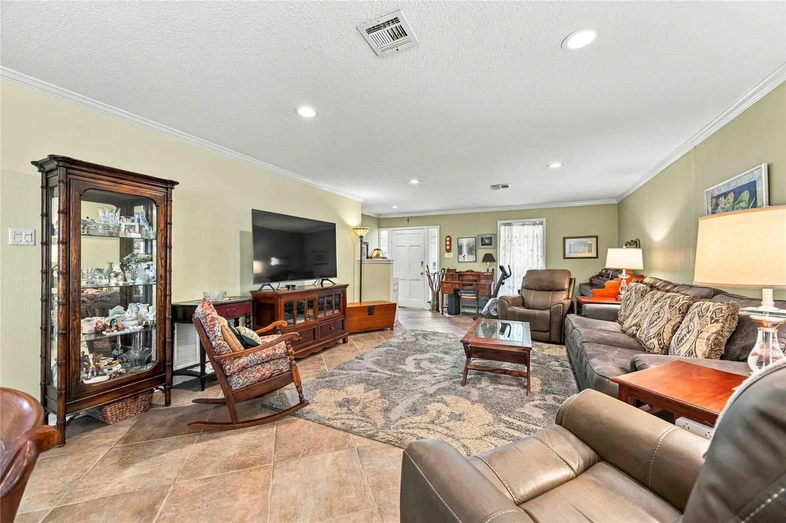 Photo of 6002 Saxon Drive