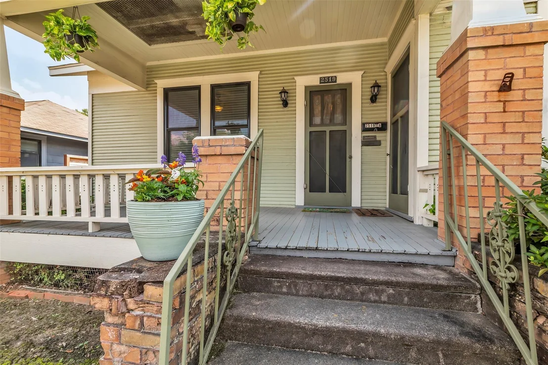 Photo of 2519 White Oak Drive