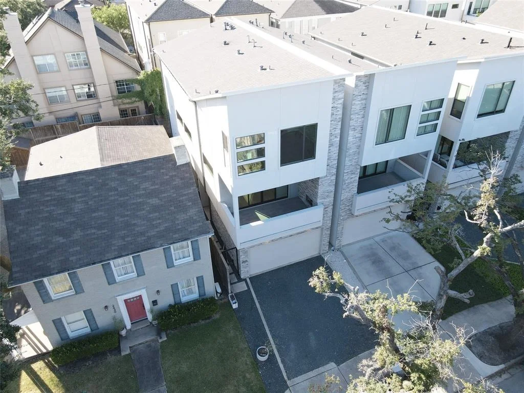 Photo of 2628 Greenbriar Drive