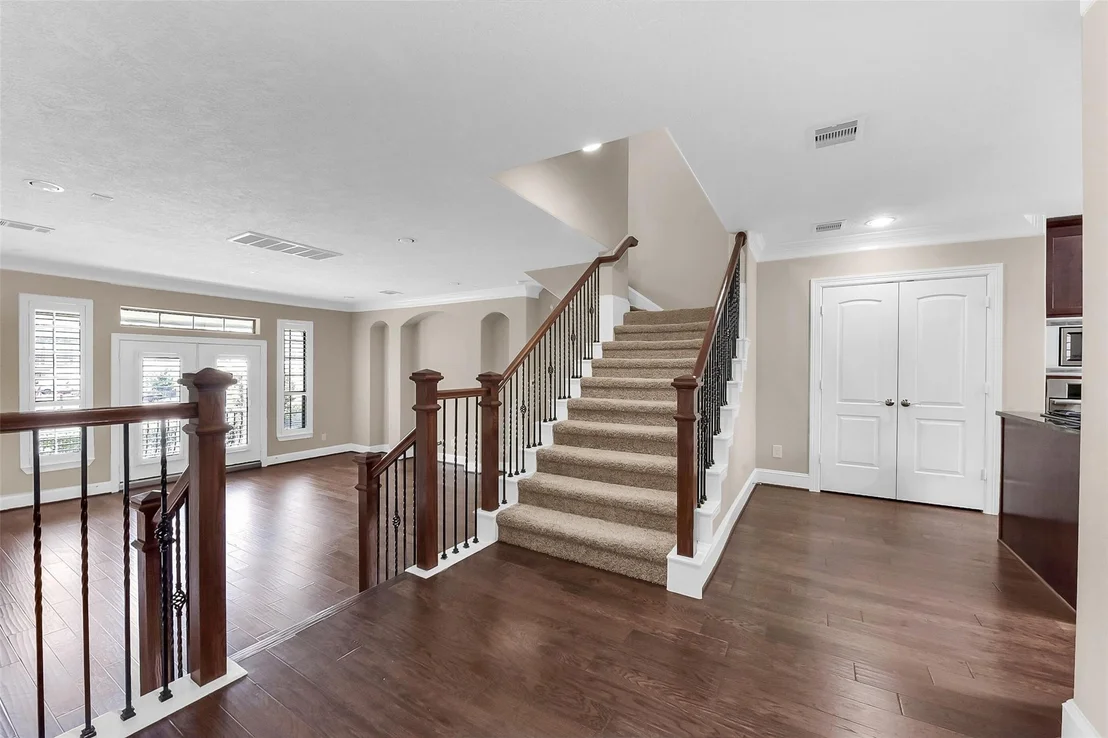 Photo of 905 Garden Oaks Trace